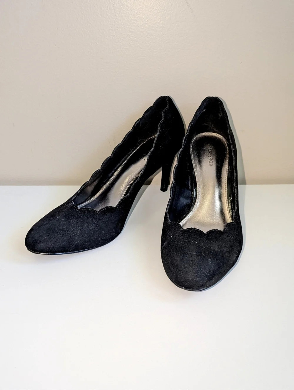 Jeanne Beker Black Scalloped Suede High Heels - Picture 3 of 11